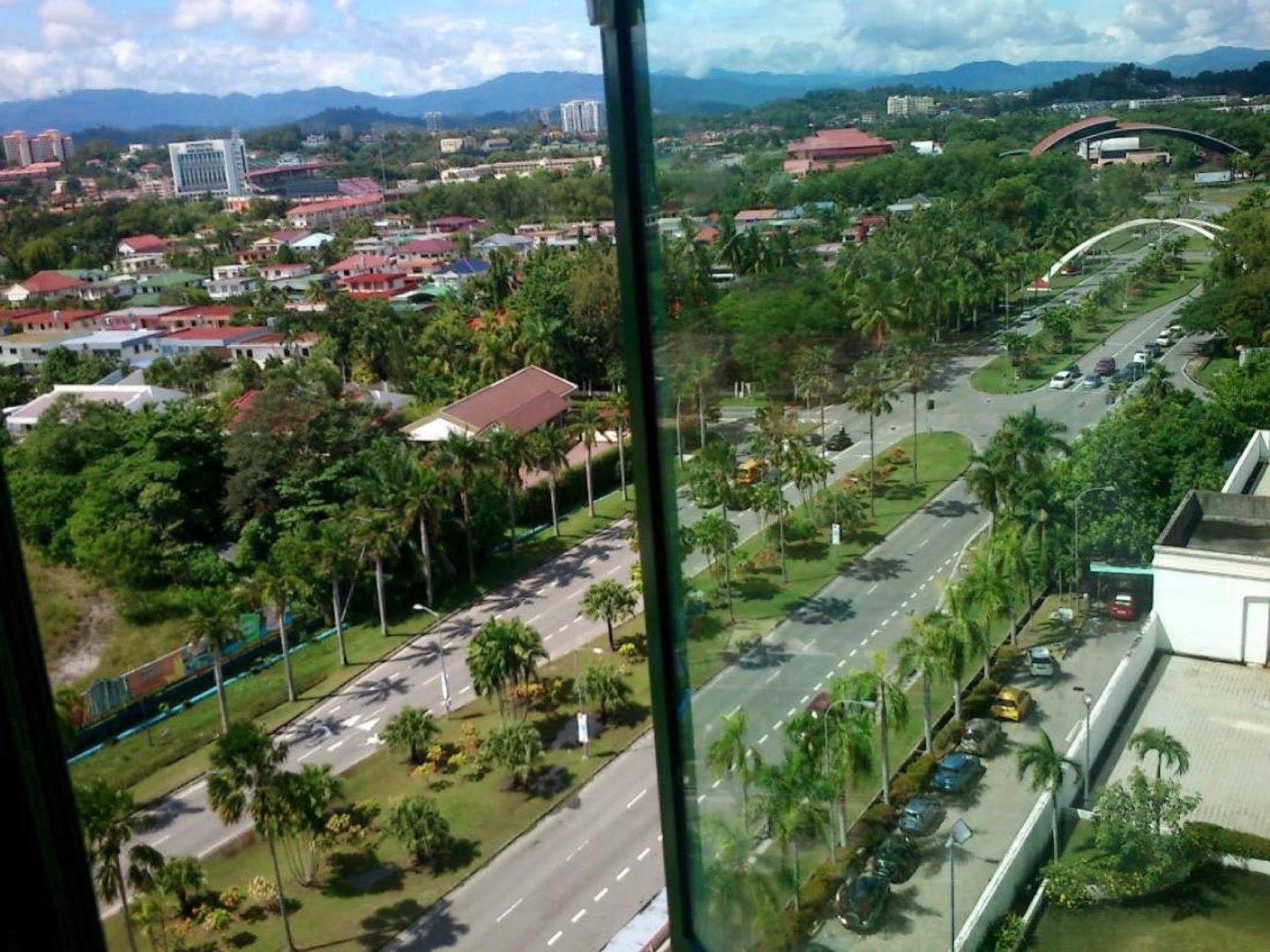 Likas Square Apartment Hotel Kota Kinabalu Exterior foto