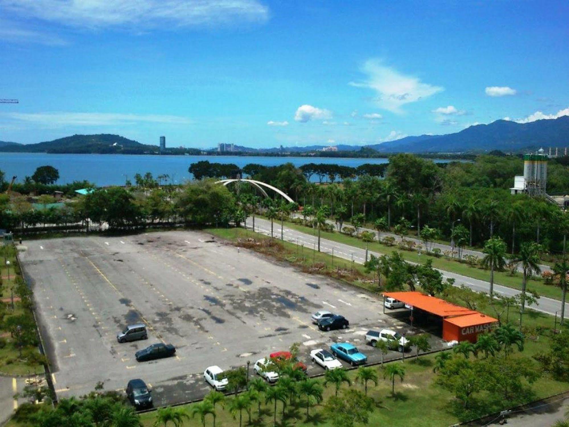 Likas Square Apartment Hotel Kota Kinabalu Exterior foto