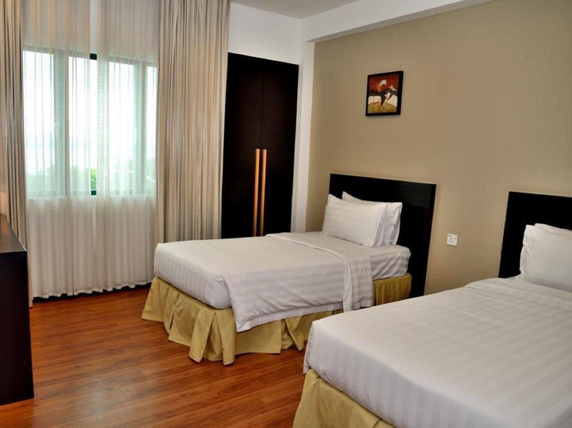 Likas Square Apartment Hotel Kota Kinabalu Exterior foto