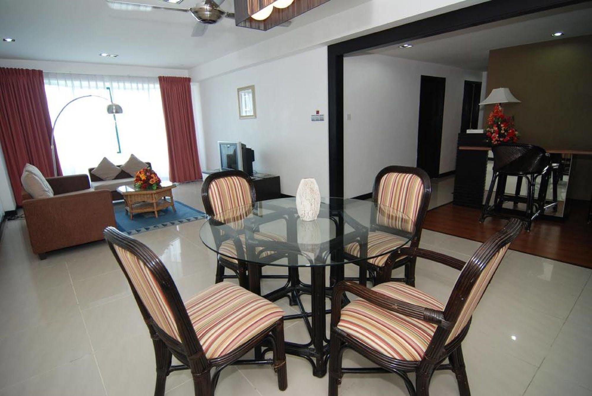 Likas Square Apartment Hotel Kota Kinabalu Exterior foto