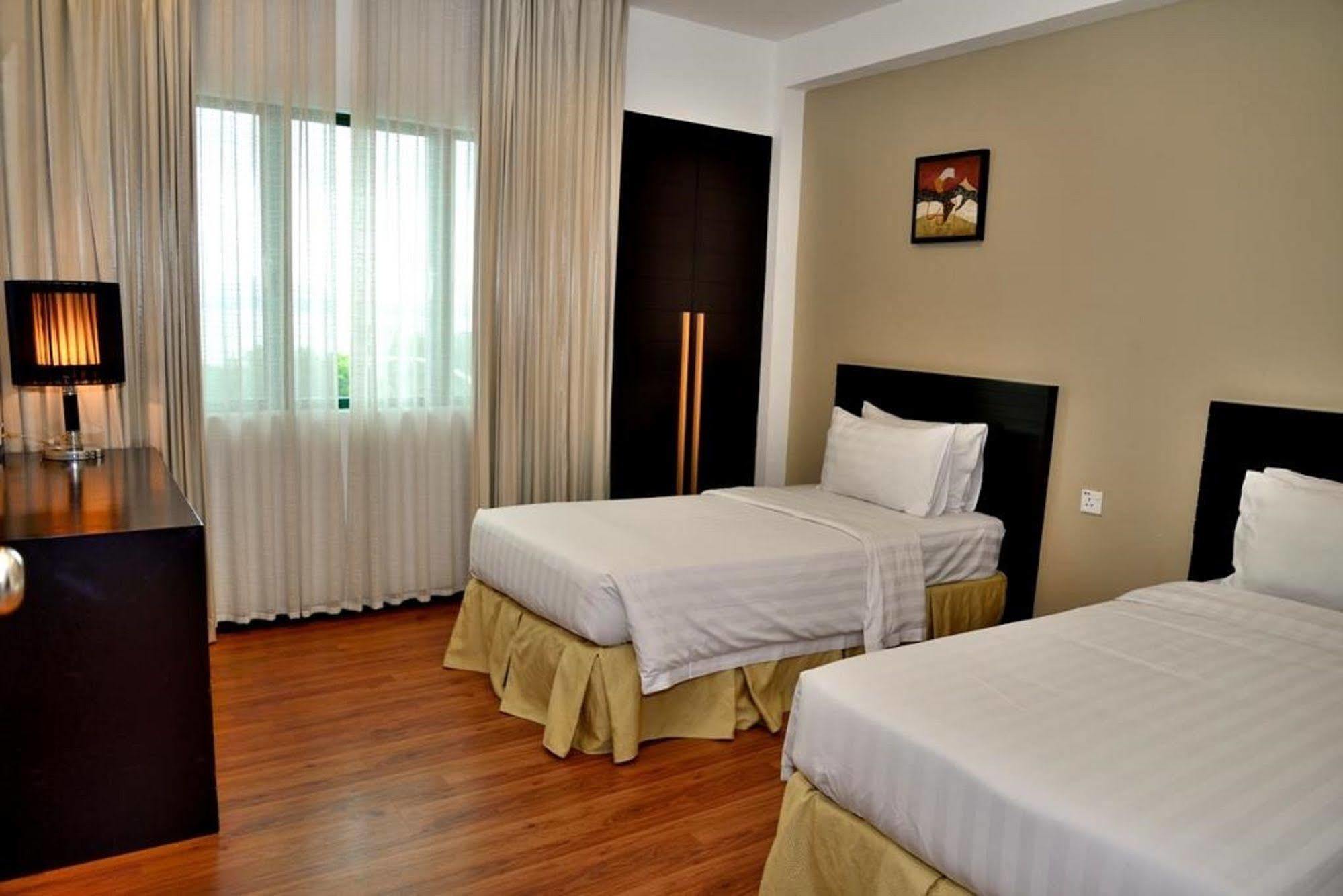 Likas Square Apartment Hotel Kota Kinabalu Exterior foto